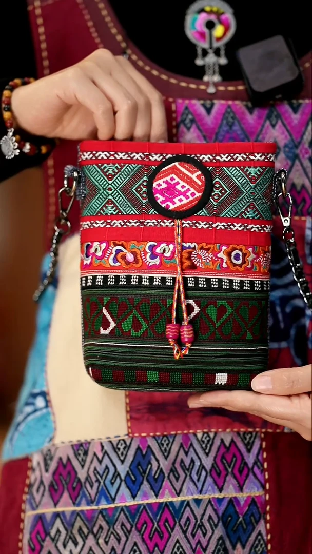 刺绣私人定制苗族手工包S9658