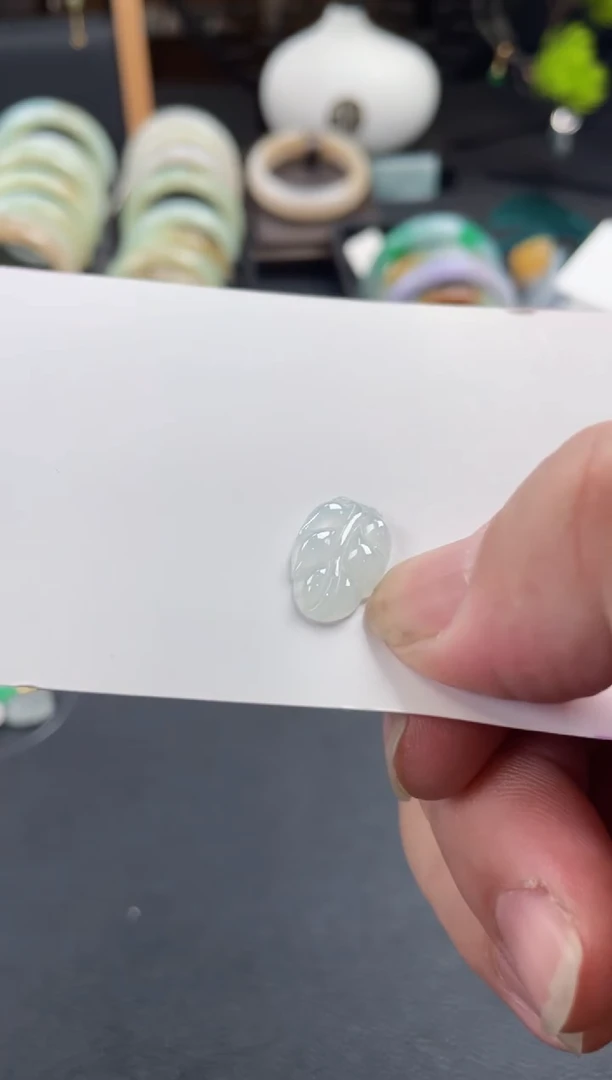 【闪购商品】翡翠颈饰未镶嵌叶子