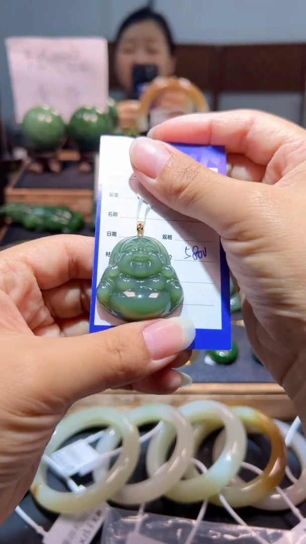 颈饰18K金镶嵌和田玉（碧玉）1