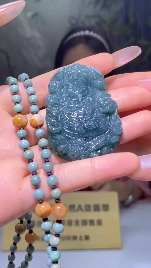 翡翠未镶嵌颈饰多样性发其一