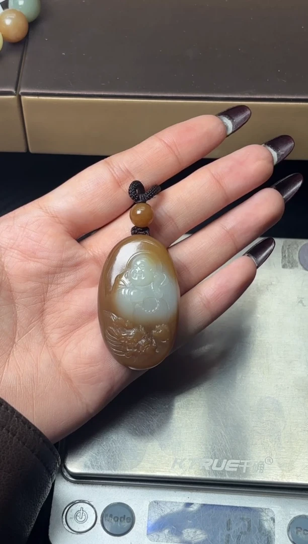 吊坠(赠链)未镶嵌和田玉若羌微色差吊坠