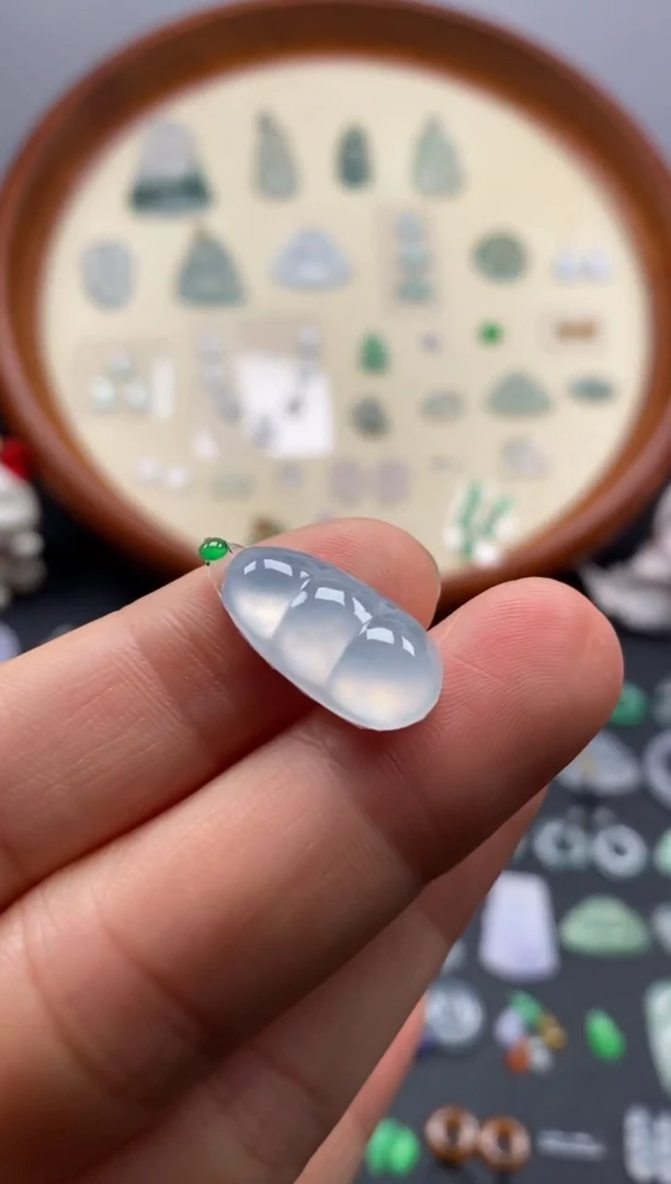 颈饰未镶嵌翡翠高冰豆子/芬