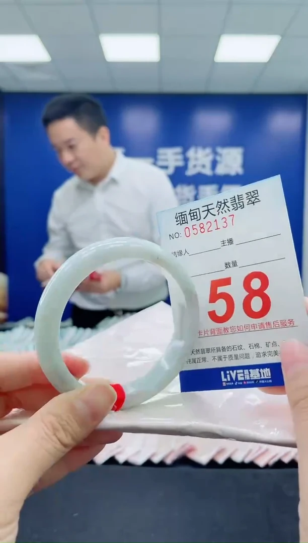 未镶嵌手镯翡翠天然翡翠手镯