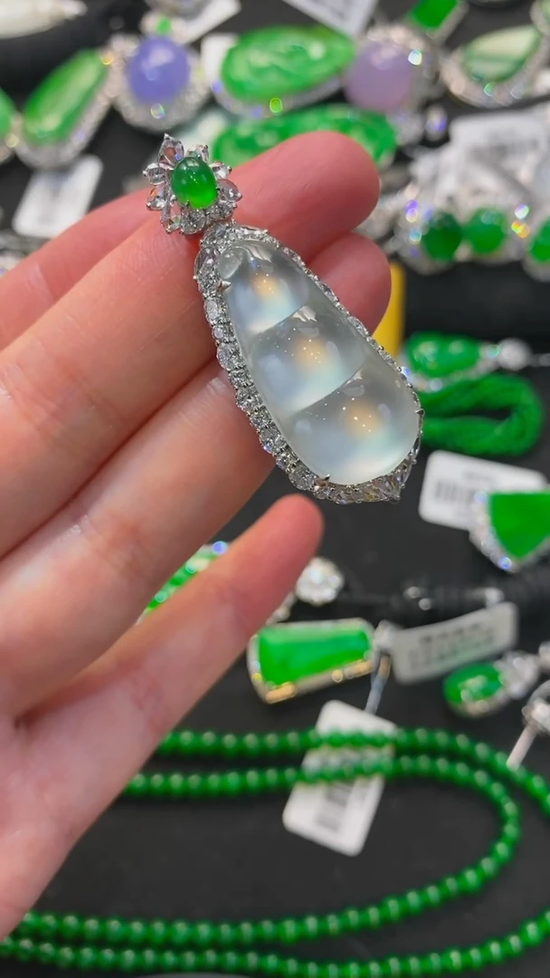 【闪购商品】翡翠颈饰未镶嵌白冰豆子