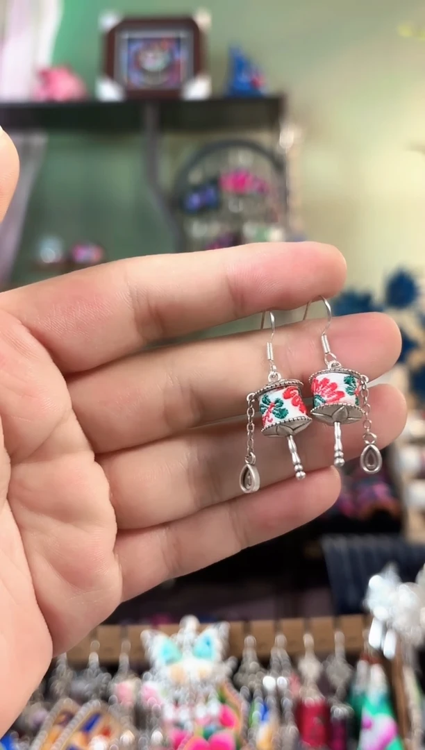 彩云南阁非遗老绣苗银饰品534