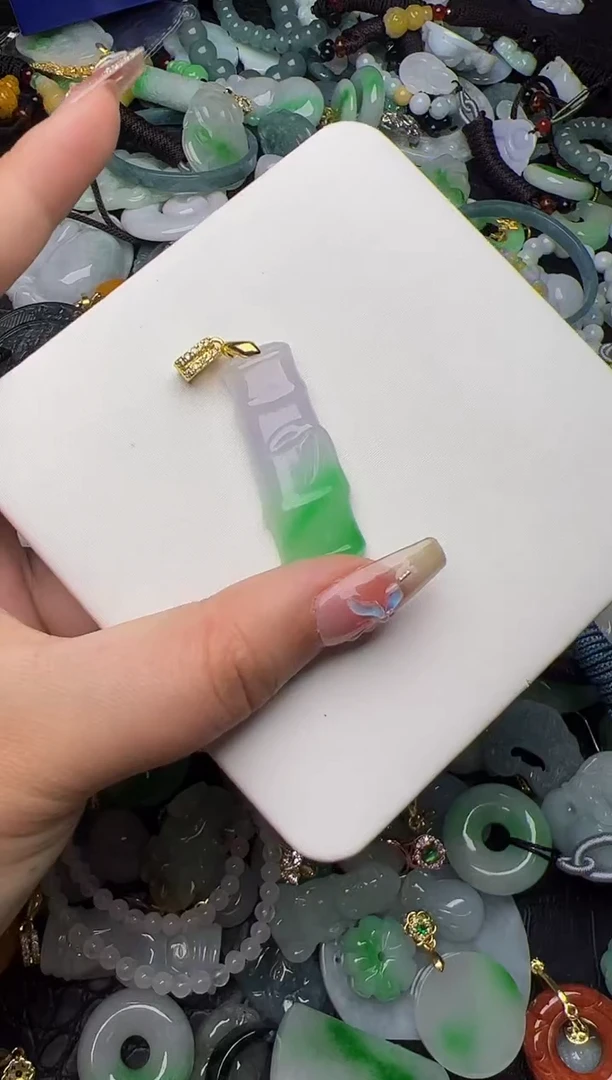 翡翠未镶嵌颈饰天然缅甸翡翠吊坠