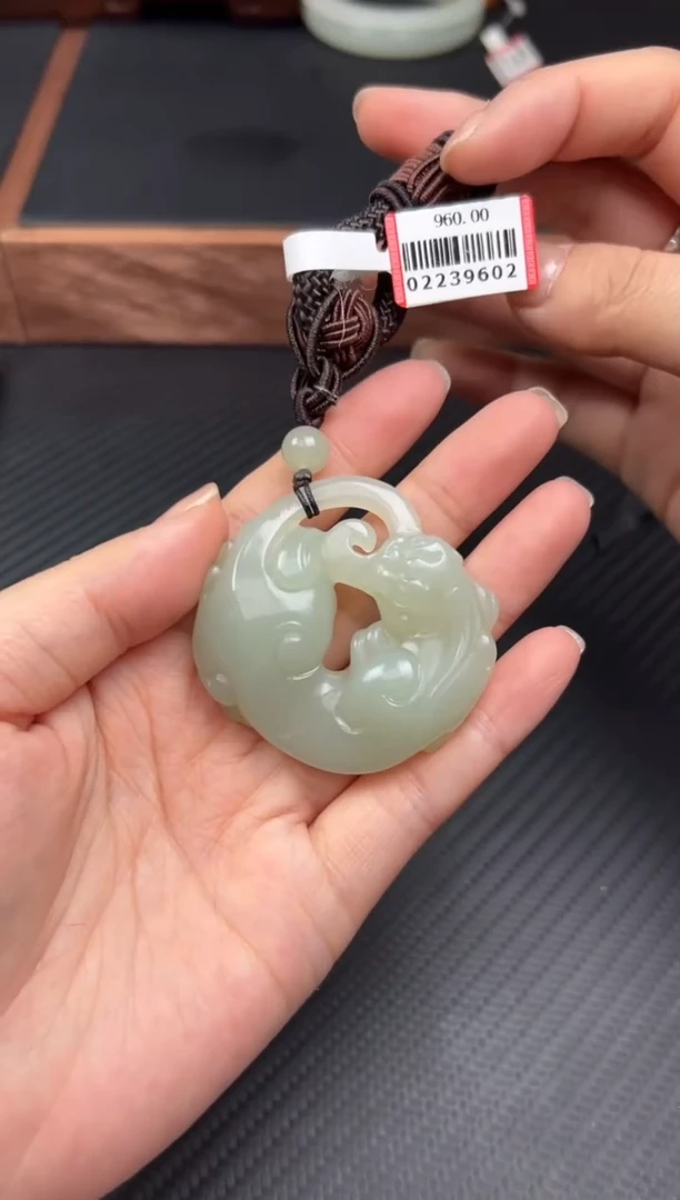 【闪购商品】和田玉把件未镶嵌且末微色差近矿m