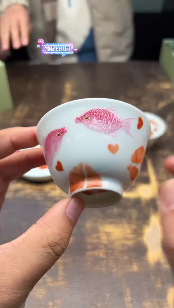 【闪购商品】/朱清亲嘴鱼敞口杯