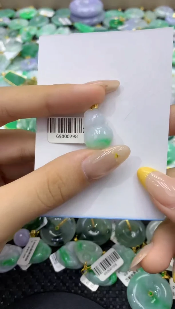 颈饰18K金镶嵌翡翠天然缅甸翡翠A货