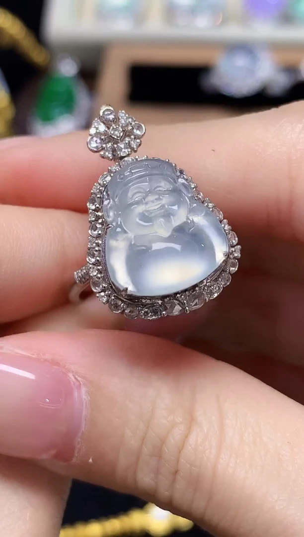 18K金镶嵌戒指翡翠LL多样性发其一