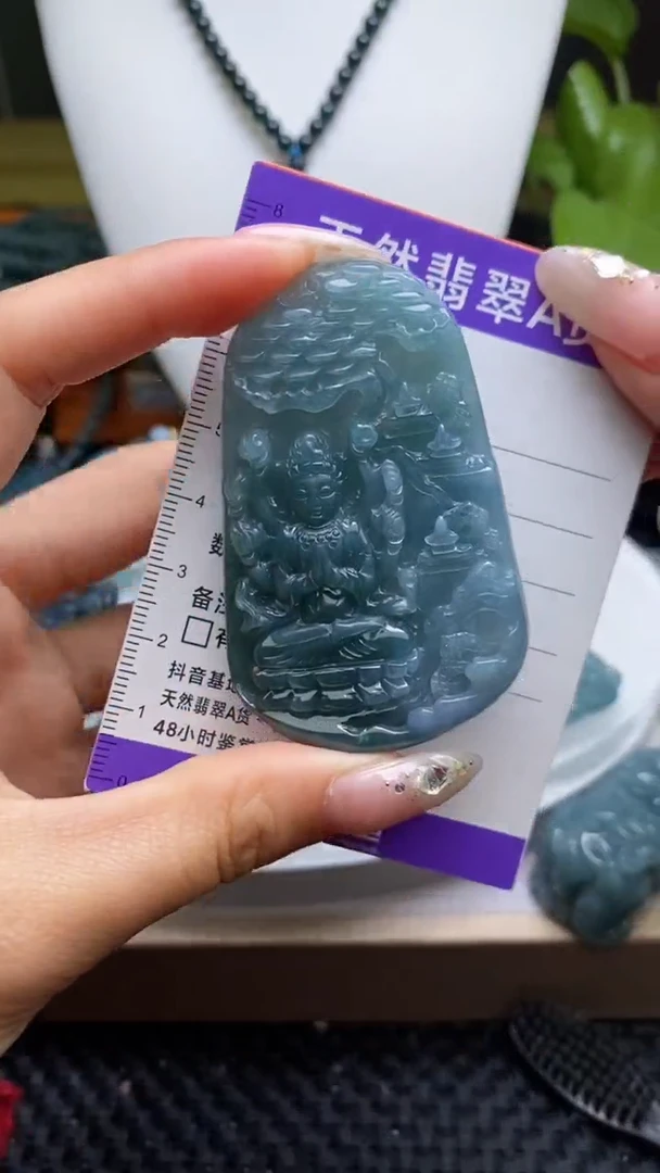 翡翠未镶嵌颈饰         c