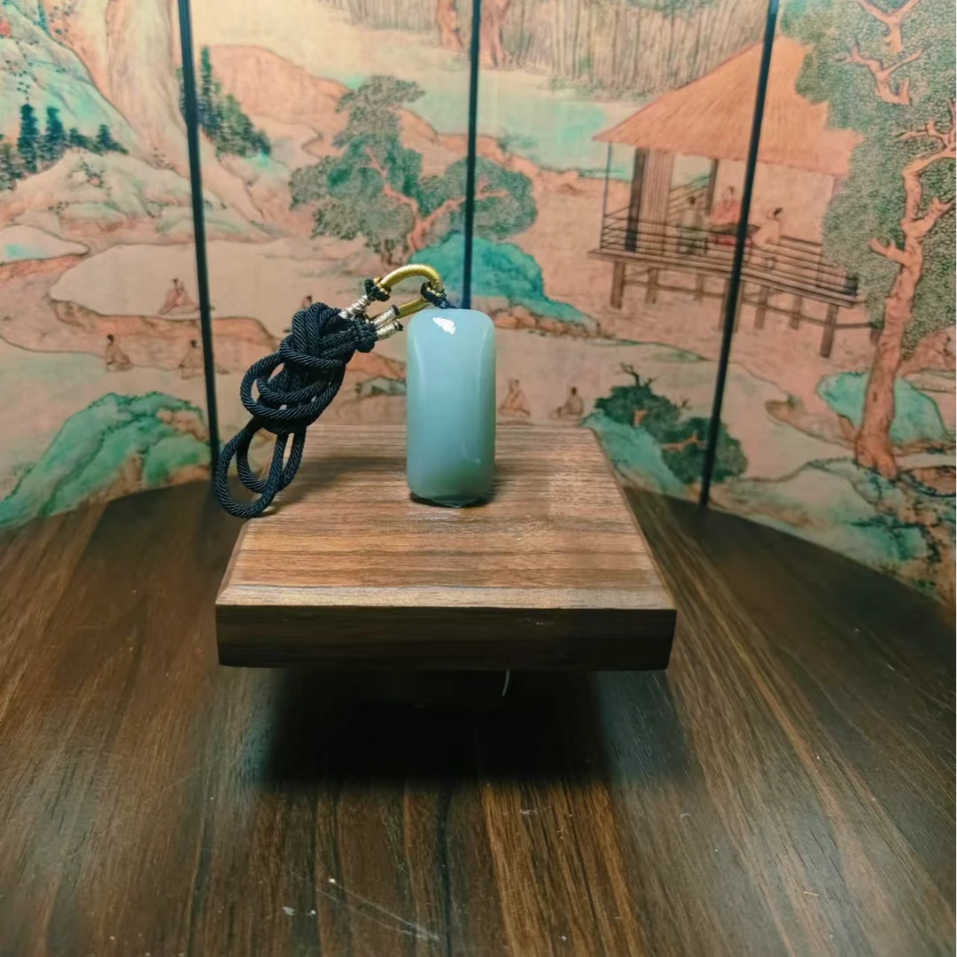 W和田玉且末无事牌吊坠7416