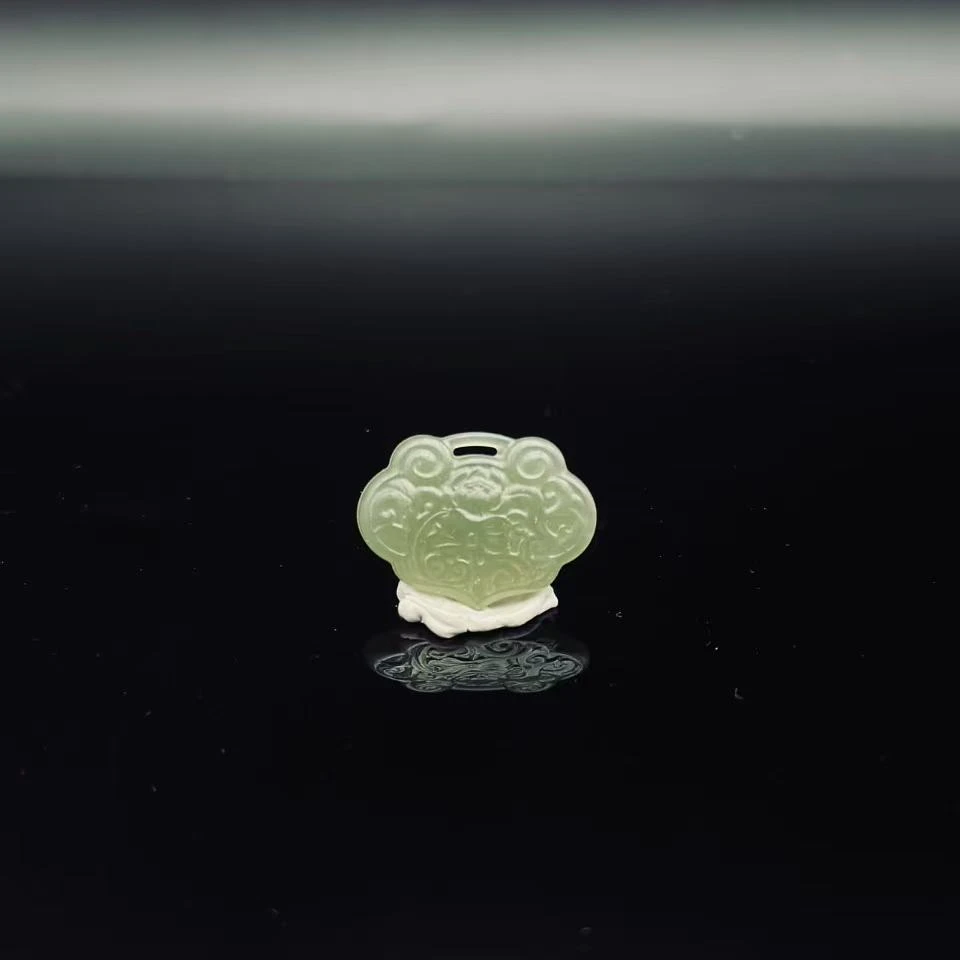 和田玉平安锁吊坠0111