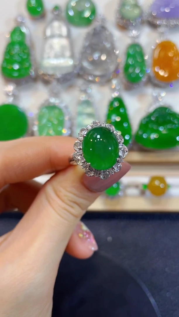 颈饰18K金镶嵌翡翠团购22