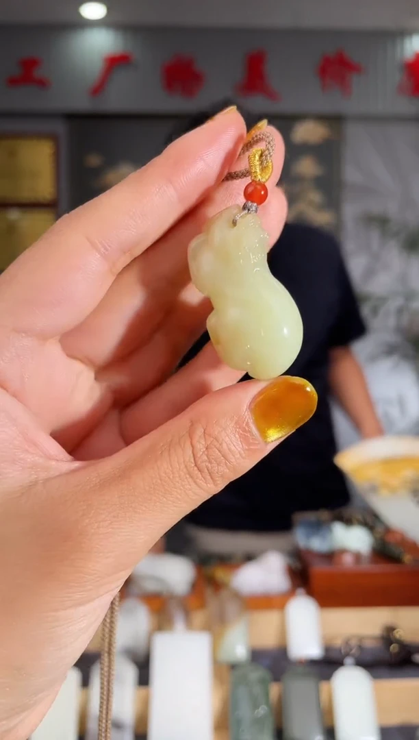 和田玉未镶嵌颈饰1