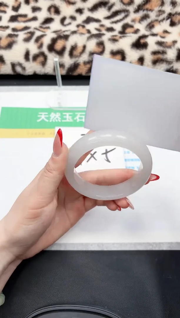 【闪购商品】石英质玉手镯未镶嵌58-61