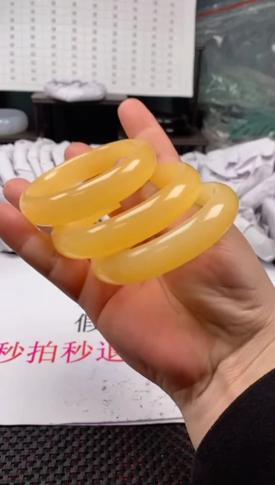 【闪购商品】石英质玉手镯未镶嵌1