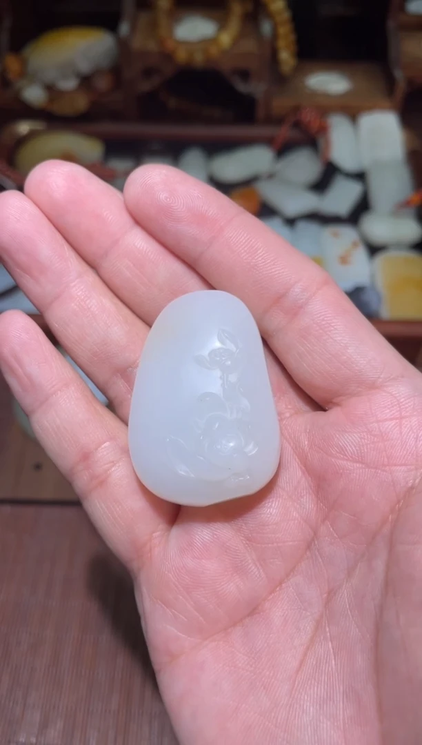 未镶嵌和田玉挂件荷花