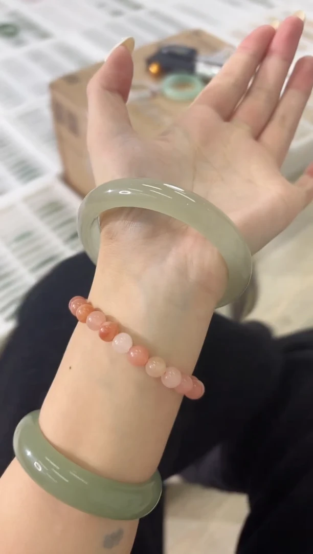 未镶嵌手镯石英质玉127-60D