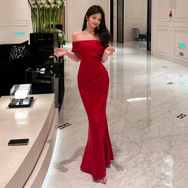 敬酒服新娘晨袍订婚宴会礼服高端轻奢高级感红色缎面一字肩连衣裙