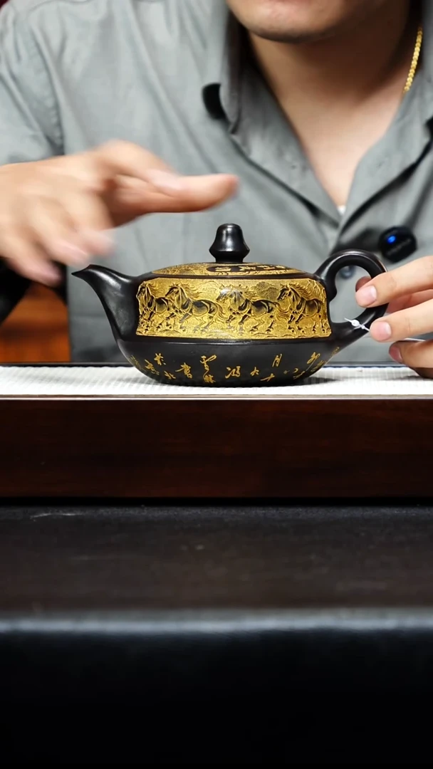 茶壶紫砂宜兴紫砂 曲壶 刻绘八骏图 石黄 高艳 h510