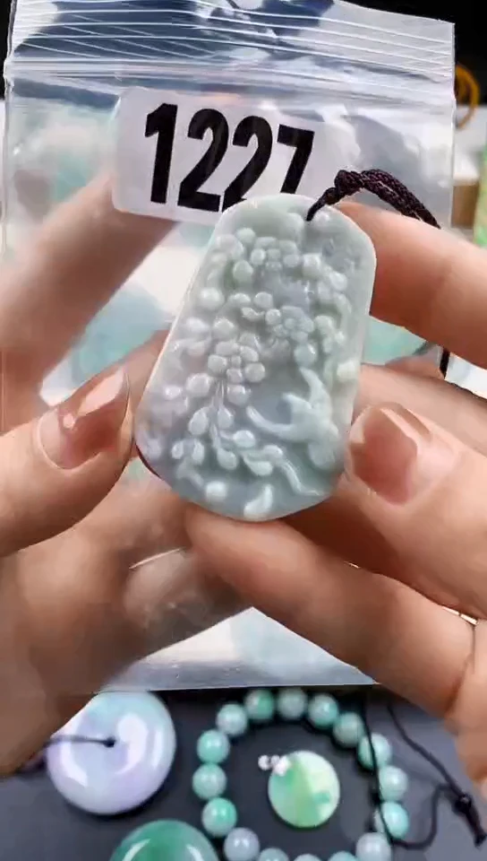 颈饰未镶嵌翡翠天然翡翠吊坠挂件