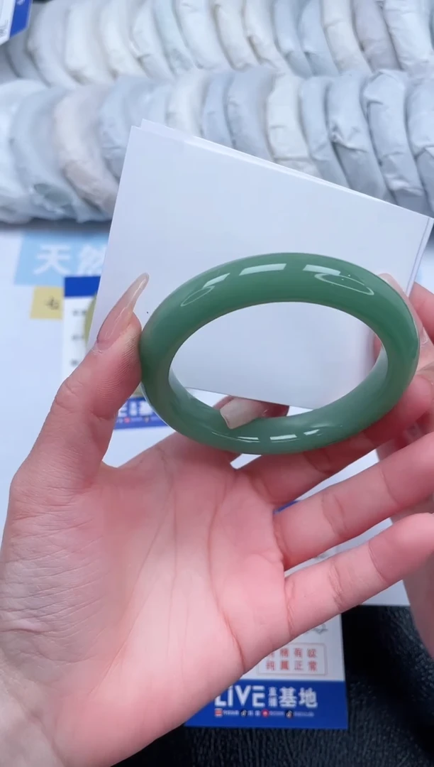 【闪购商品】石英质玉手镯未镶嵌T282-56.6