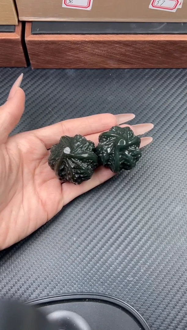 吊坠(不含链)未镶嵌和田玉若羌微色差核桃把件