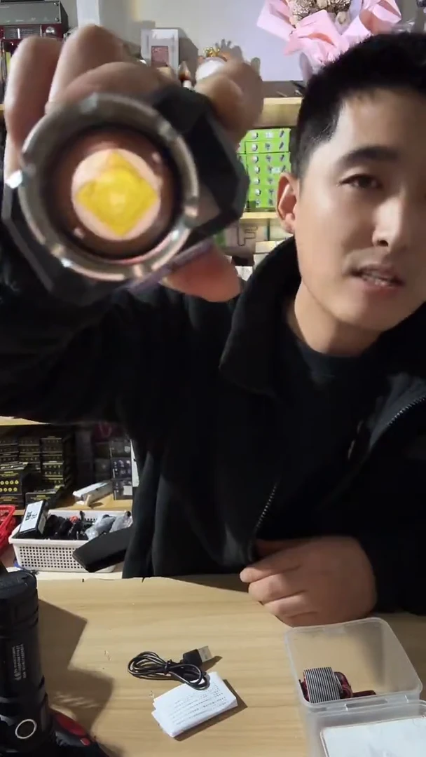 p160灯合金头灯塑料盒