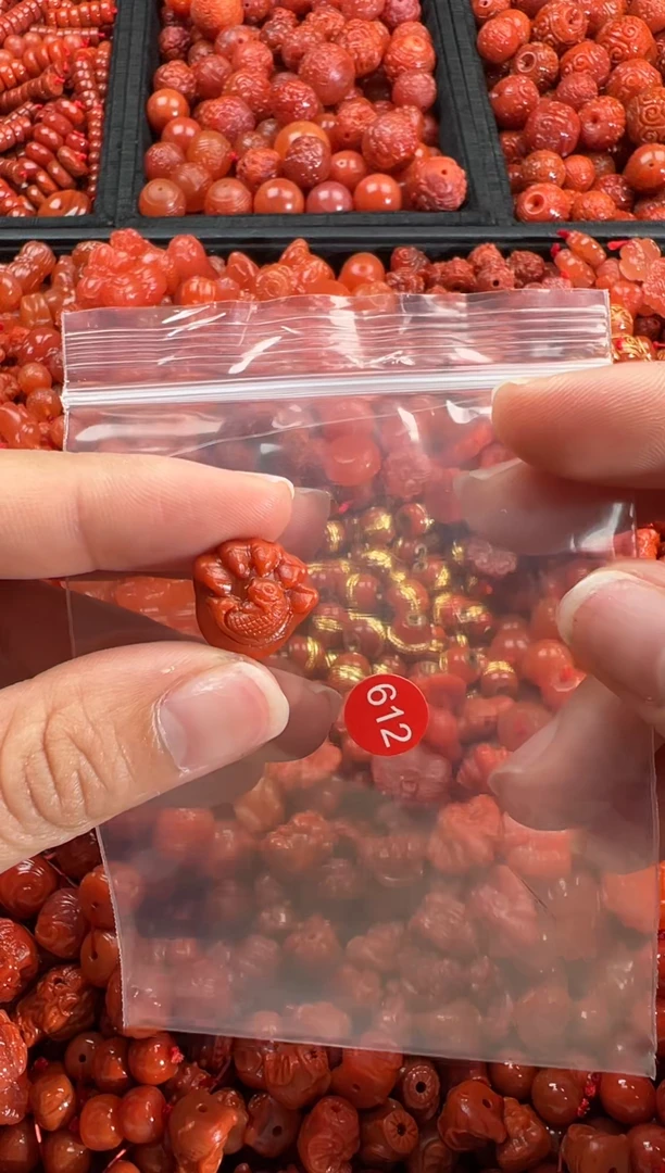 【闪购商品】南红玛瑙颈饰未镶嵌1