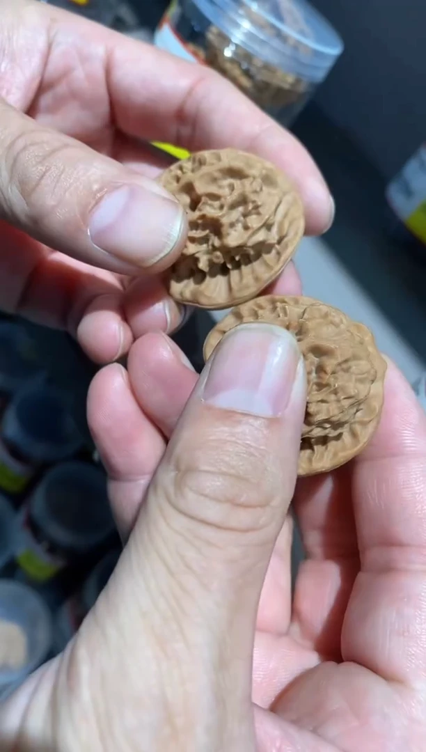 把件文玩核桃微修龙鳞纹39左右（七折区）