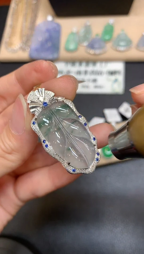 【闪购商品】翡翠颈饰18K金镶嵌树叶【无服务费