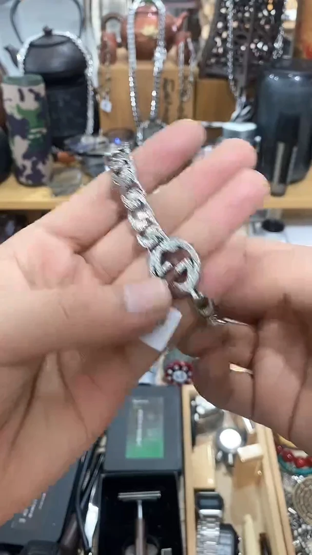 瓷片闪购商品  如图所示