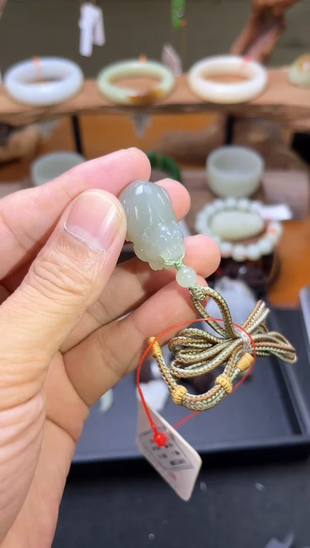 吊坠(不含链)未镶嵌和田玉且末青白 貔貅