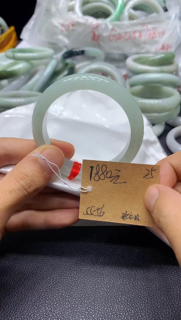 定制翡翠A货手镯未镶嵌毛货手镯需精细抛光（48小时鉴赏期）