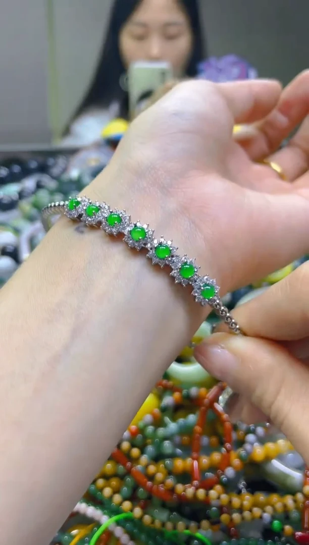 翡翠未镶嵌颈饰/G/翡翠A货，一件也是批发价