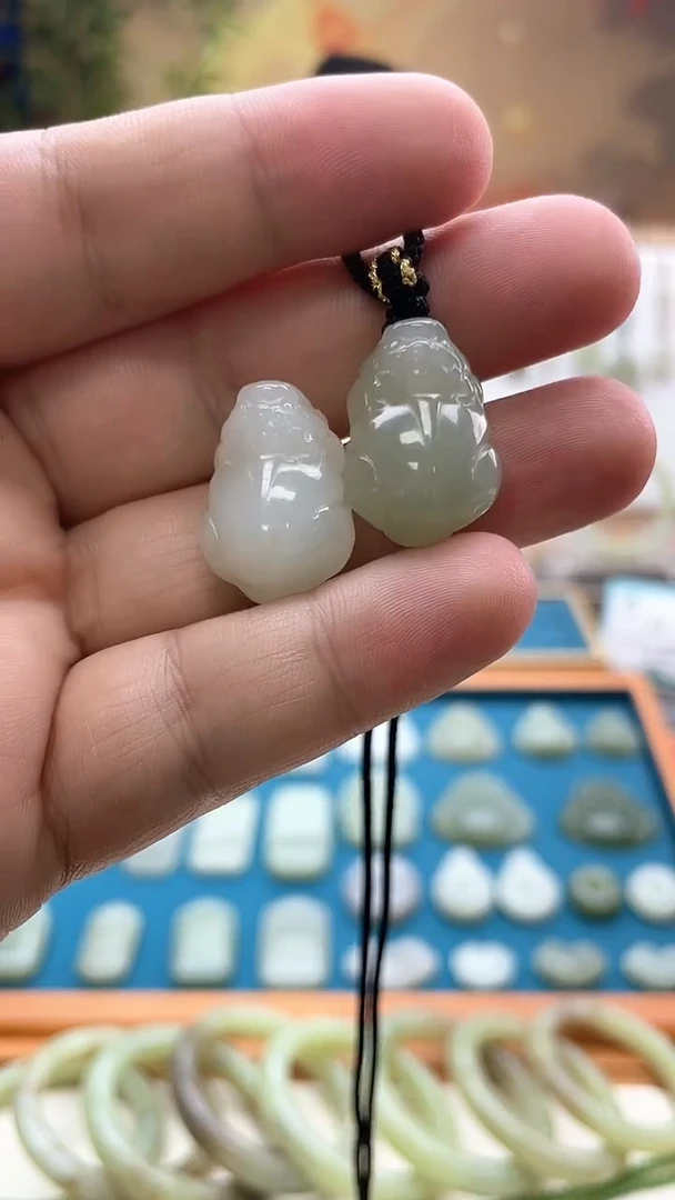 吊坠(不含链)未镶嵌和田玉约卡23mm貔貅，多样性发一件