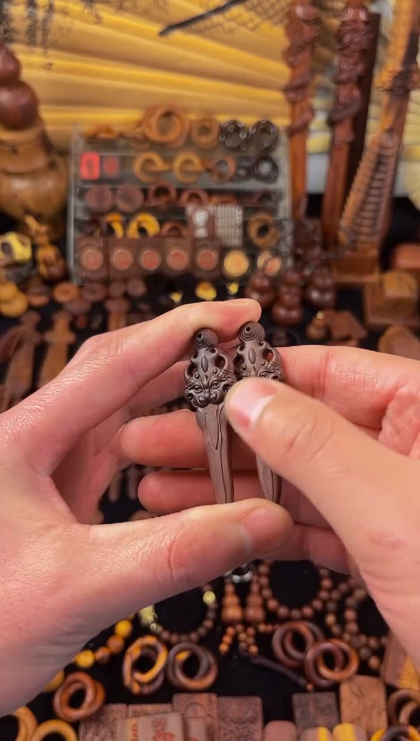 【闪购商品】枣木枣木小狮咬剑吊坠包邮到家