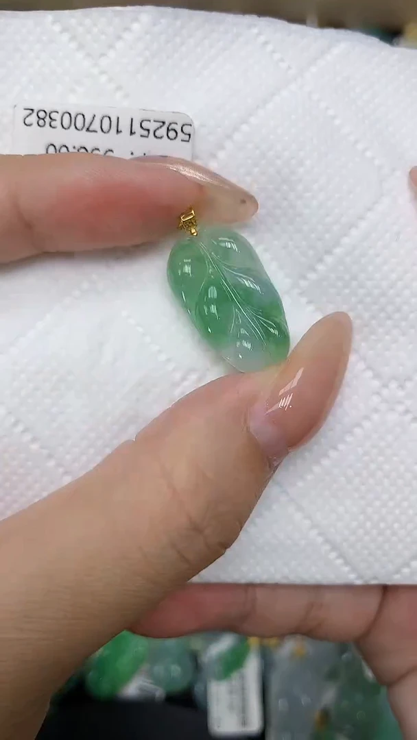 颈饰18K金镶嵌翡翠1111111111