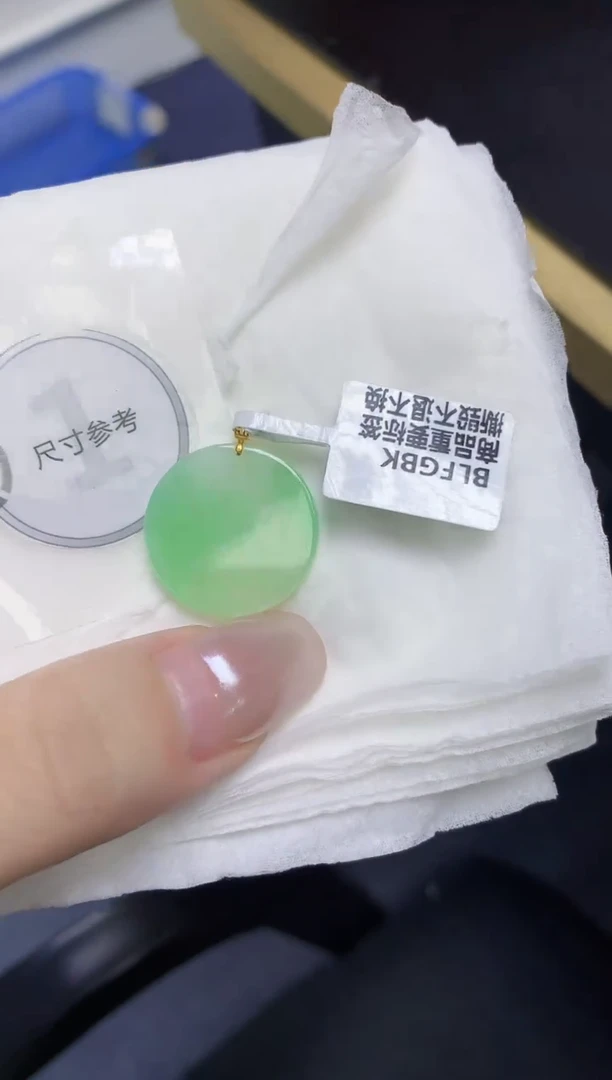 颈饰18K金镶嵌翡翠天然缅甸翡翠A货百元以上9元证书费自理