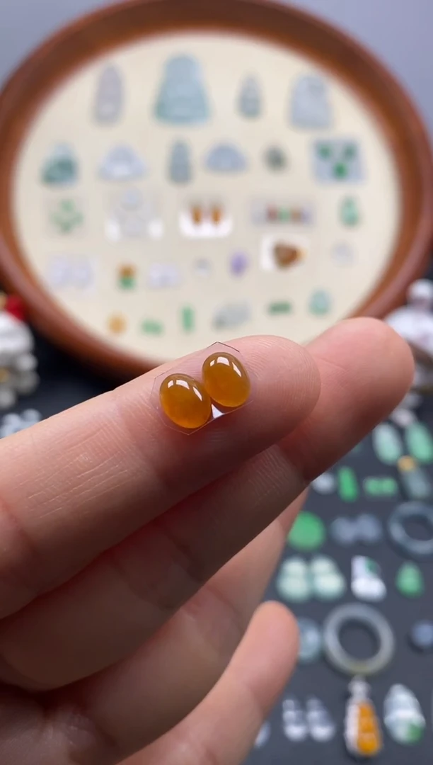 颈饰未镶嵌翡翠黄翡蛋面1对/芬