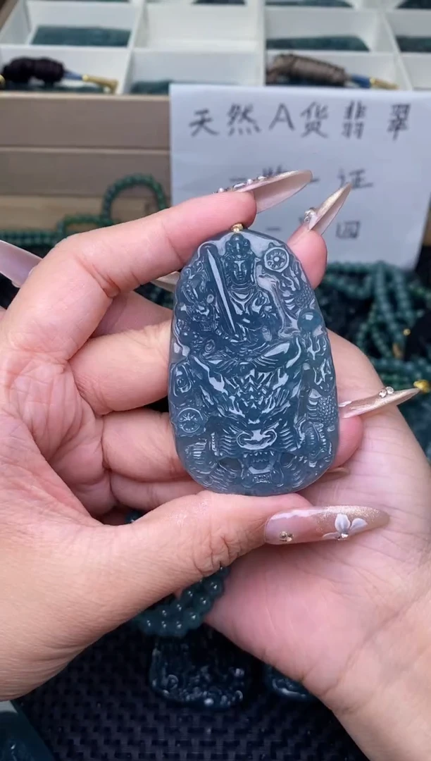 翡翠未镶嵌颈饰