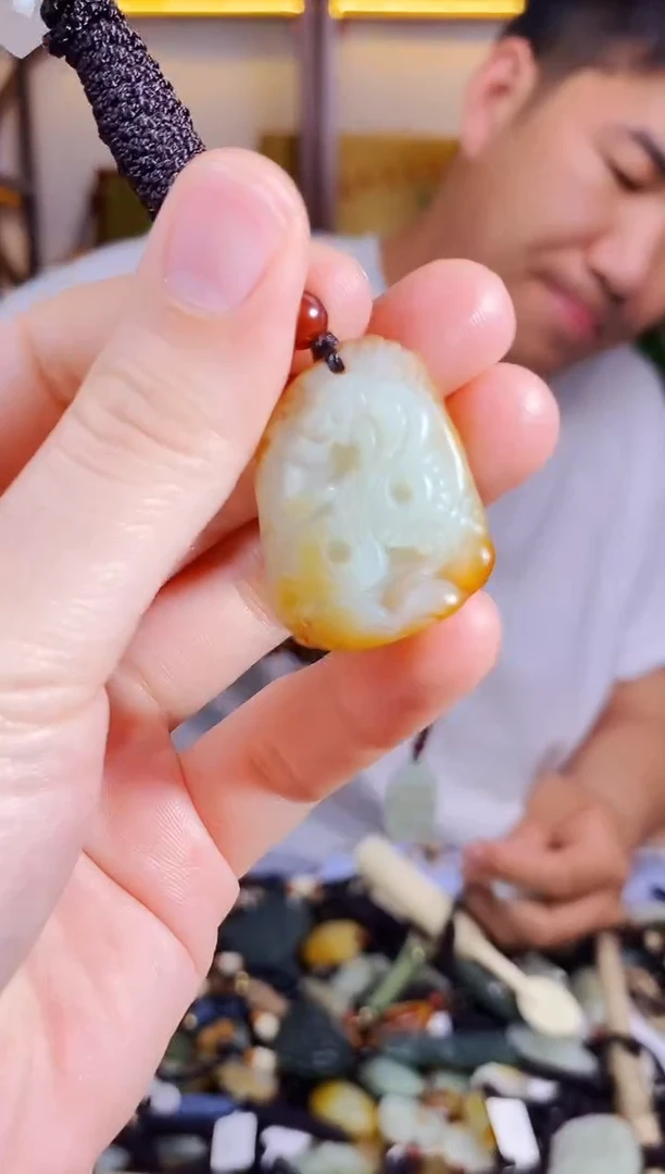 和田玉未镶嵌颈饰1