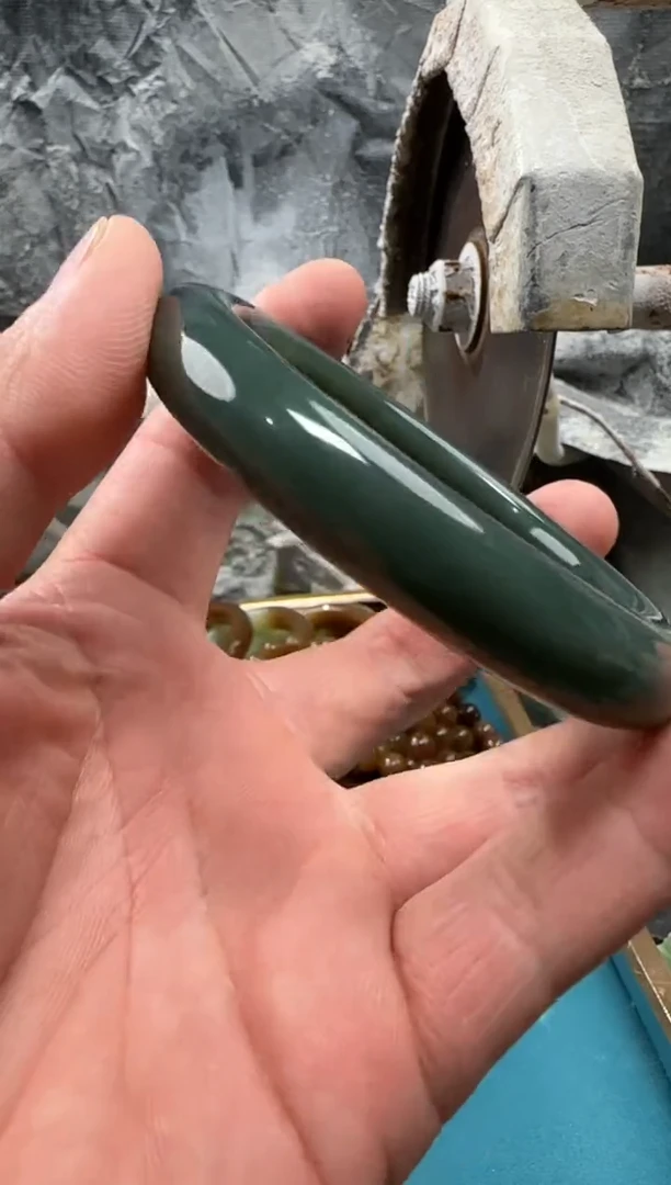 和田玉未镶嵌颈饰手镯