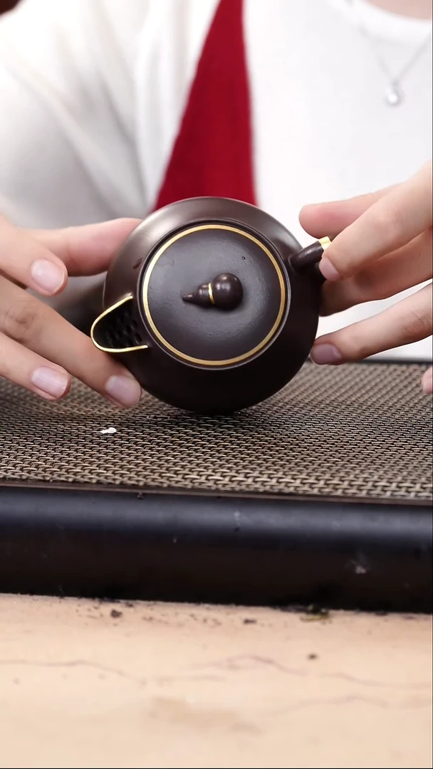 茶壶紫砂四号井茄皮紫泥描金福禄公道150cc