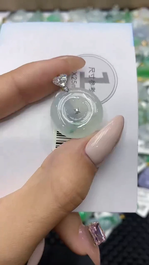 颈饰18K金镶嵌翡翠111111111111