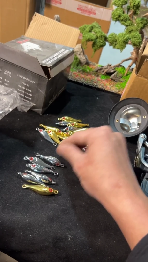 拍24路亚饵轮路亚装备