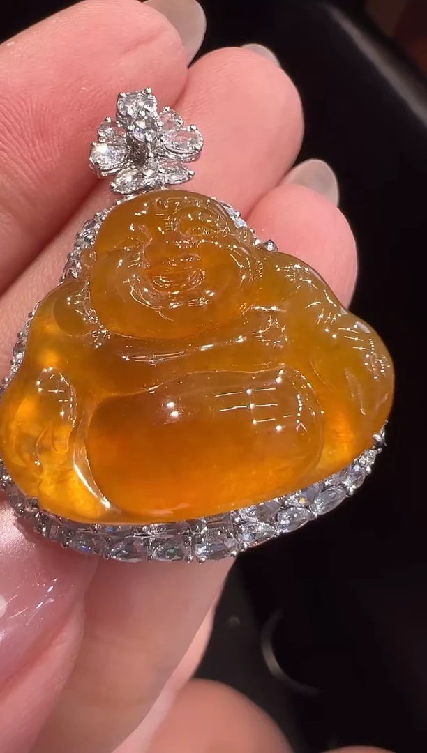 颈饰18K金镶嵌翡翠吊坠