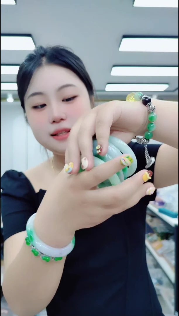 树脂制品2218白底青手镯