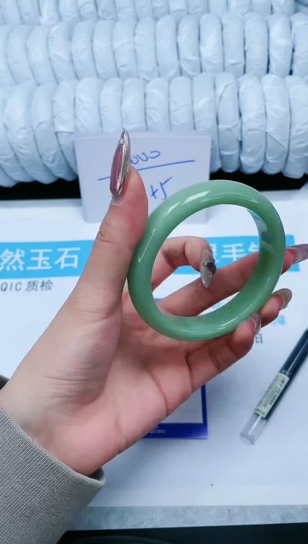 【闪购商品】石英质玉手镯未镶嵌116-52